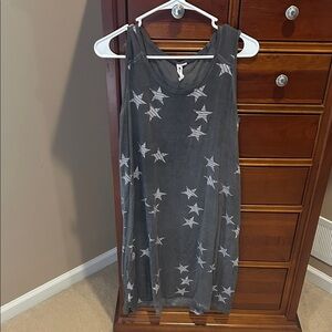 Cable & Gauge Gray Star Print dress, size medium, great coverup for pool/beach
